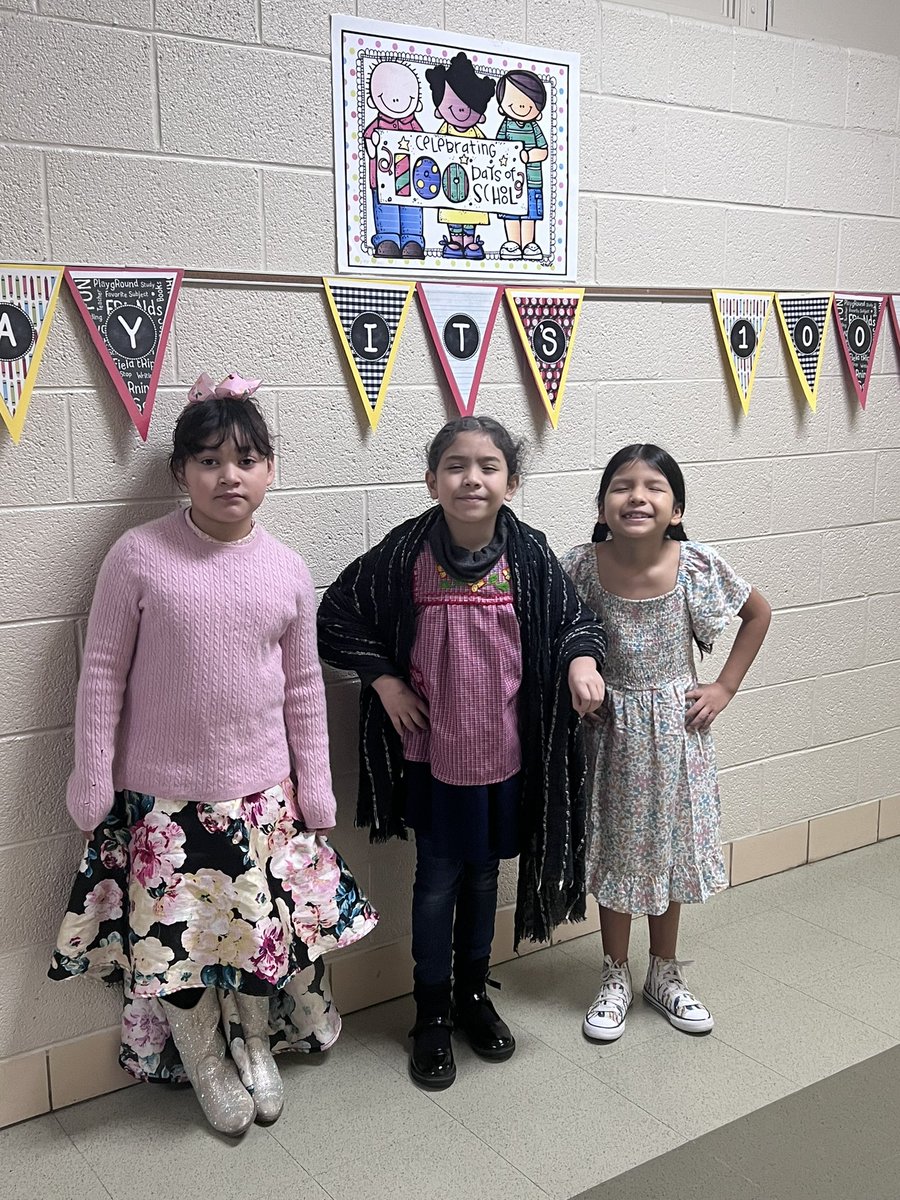 pinilla_thinks's tweet photo. Happy π― th Day of School! @SDavisElem @ArlingtonISD @KalisseK #100daysofschool #100dayssmarter #secondgradefun https://t.co/6V5LryTEBN