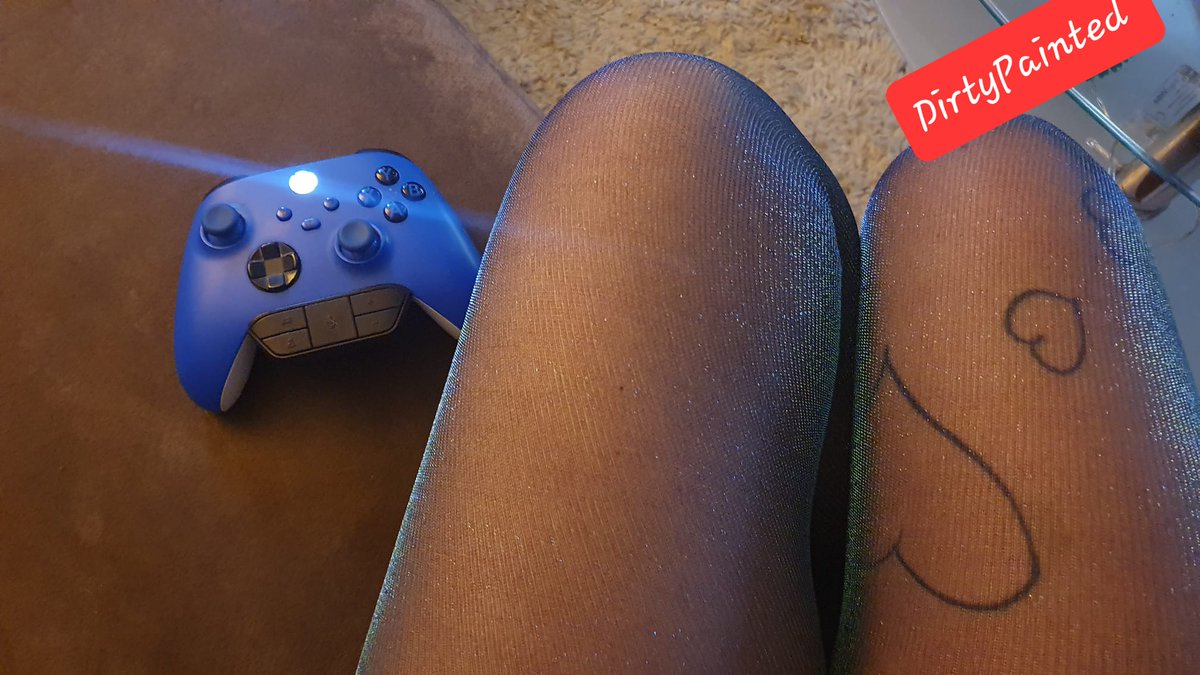 DirtyPainted's tweet photo. Endlich zu Hause und - ya, zocken 😉
Und du? Du sendest brav, was denn sonst? 😏🫰🧎
#findom #nylonprincess #moneygoddess #paytime #nylonleg #paypig #cashslave #feets #humanatm @rt_feet @RT_findnude @rtfindom_feet @rtfindom @RTGermanFindom @RT_Findom_JTB https://t.co/wUzx3X8qcM