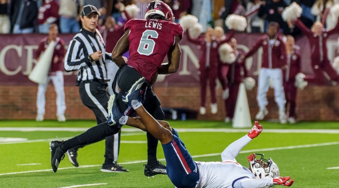 Ryan56Reese's tweet photo. #AGTG After a great conversation with @CoachWright37 I am blessed to receive my 3rd Offer from Troy University.

@ChadSimmons_ @Rivals @on3 @RamsayFootball @SpeedyDobbs14
@HallTechSports1 @SWiltfong247
@BenThomasPreps https://t.co/jy8mwBNQQA