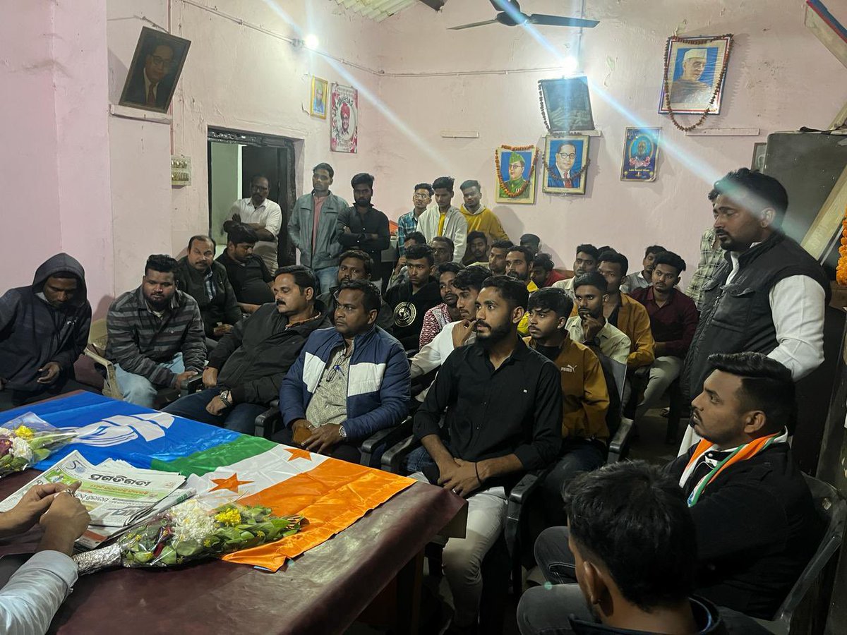 nsui's tweet photo. In the presence of @anulekhaboosa ji and NSUI Odisha State President @yashir_nawaz ji a meeting of NSUI Jharsuguda District office bearers was held to look at the preparation for the historic #BharatJodoNyayYatra led by Jananayak Rahul Gandhi ji https://t.co/EDEBEgp24p