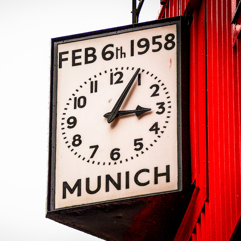 ManUtd's tweet photo. Remembering the Flowers of Manchester. 

Tributes to those who we lost in the Munich Air Disaster will continue across our fixtures this weekend and into next week 🌹