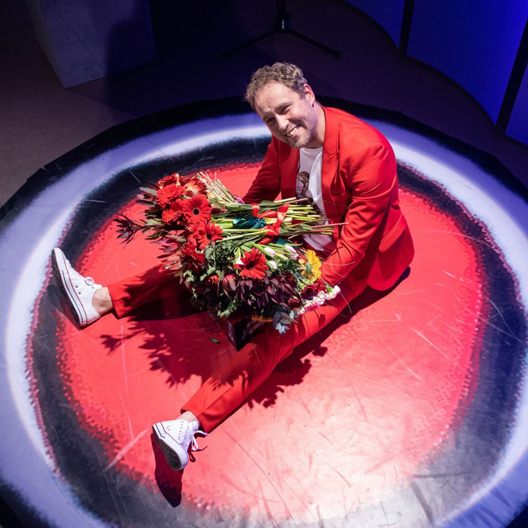 PIRMIZRĀDE notikusi!
"Stūrgalvis" gatavs doties plašajā Latvijas kultūrtelpā!
Ainārs Ančevskis varonīgi noturēja skatītājus smieklu režīmā veselus divus cēlienus.
Tagad dosimies pie jums, mīļie skatītāji! Biļetes atrodamas <a href="/bilesuparadize/">Biļešu Paradīze</a>