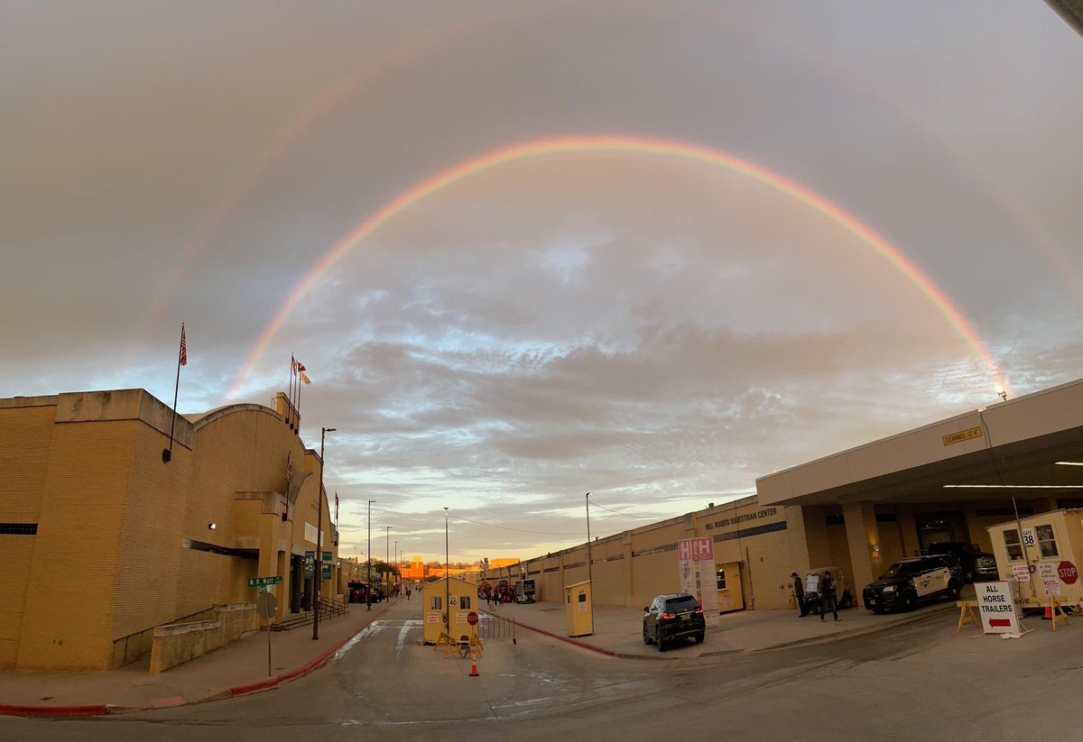 fortworthpd's tweet image. Brighten your weekend at the Fort Worth Stock Show &amp;amp; Rodeo, still open through tomorrow, February 3! 🌟 FWPD ensures a secure and enjoyable experience for all attendees. Join us in celebrating the rich history and excitement of this iconic event! 🤠🎉 #FWSSR #SafeAndFun #FWPD