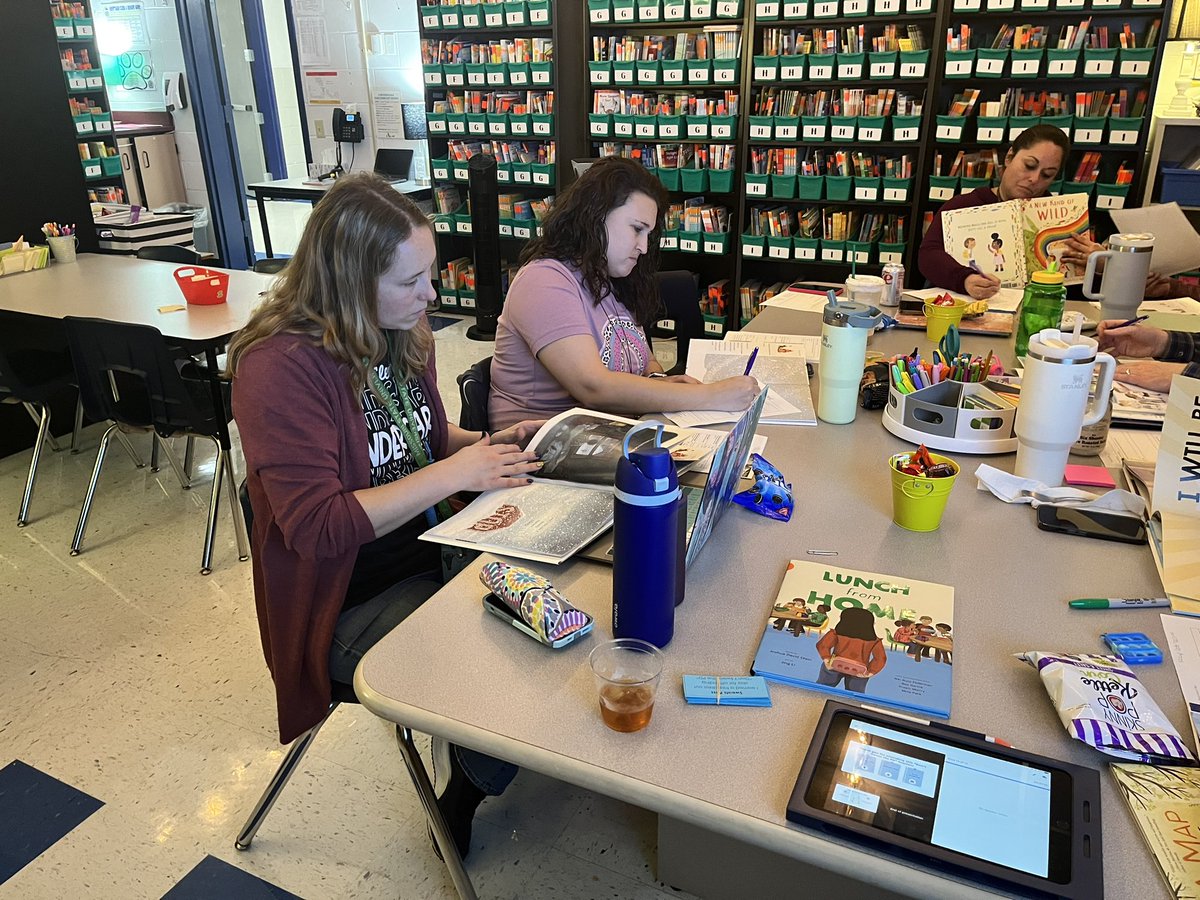We had a great turnout at our “Don’t Sweat the PD” session this week!  These teachers are “Ramping Up their Read Alouds” by intentionally planning opportunities to build knowledge, vocabulary and comprehension! #HPCubs