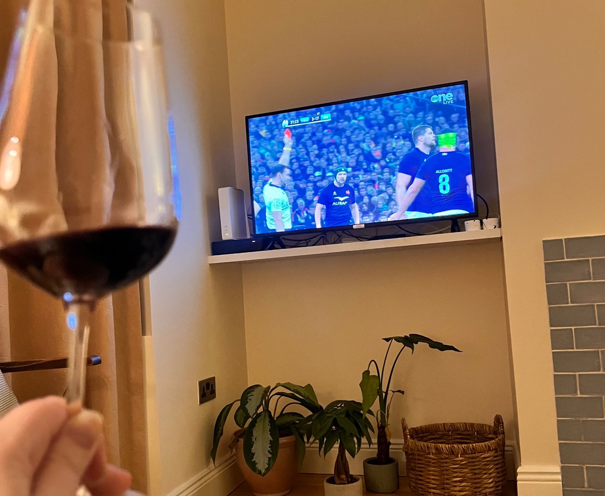 Nothing nicer than a french red 🍷 #FRAvIRE #SixNations2024