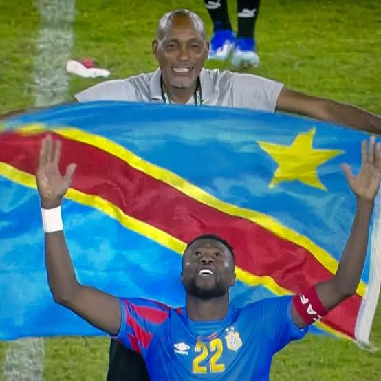 Hristo79's tweet photo. 🔴 Après le FAUX PÉNALTY accordé à la #Guinée, je suis tenté de dire: LA JUSTICE DE DIEU, IL Y EN A. Et ce but de la JUSTICE ⚽ 🥅, qui d'autre devait le marquer, si ce n'est Chancel @mbemba22 ⚽ !? RDC 🇨🇩 1, GUINÉE 🇬🇳 1 https://t.co/48fgsM1lFo