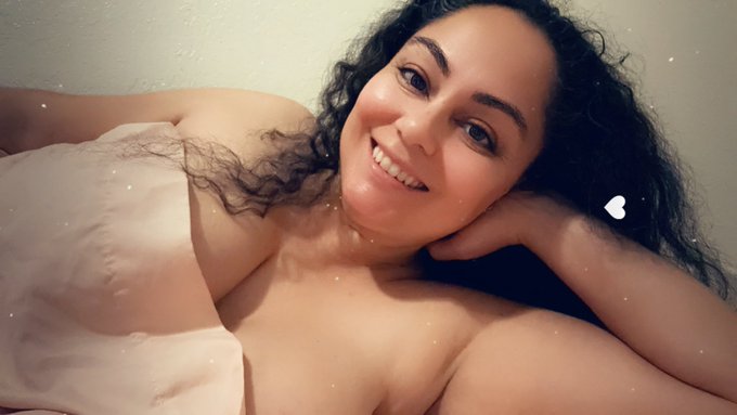 Hello 👋🏽 https://t.co/PVSpi6HBcD<a href="/tag/high"class="tags"><span>#high</span></a><a href="/tag/milf"class="tags"><span>#milf</span></a><a href="/tag/ganja"class="tags"><span>#ganja</span></a><a href="/tag/bigboob"class="tags"><span>#bigboob</span></a><a href="/tag/latinacougar"class="tags"><span>#latinacougar</span></a>