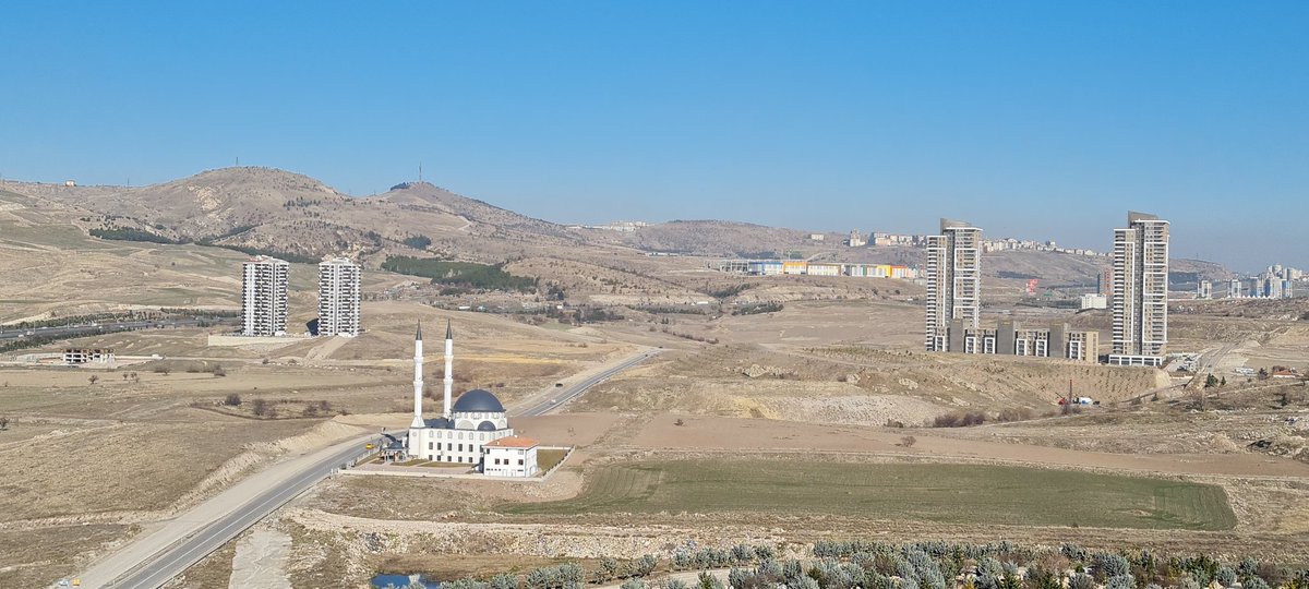 Bugün Ankara'dan çektiğim bir kare. No comment.