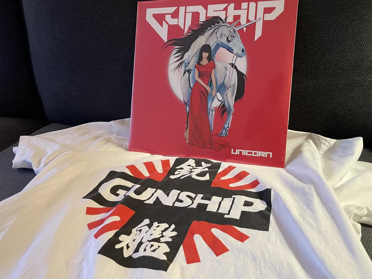 Look what arrived in the mail for me today. 

Gunship! Vinyl and T.

Thanks for your amazing music 💕<a href="/GUNSHIPMUSIC/">GUNSHIP</a>