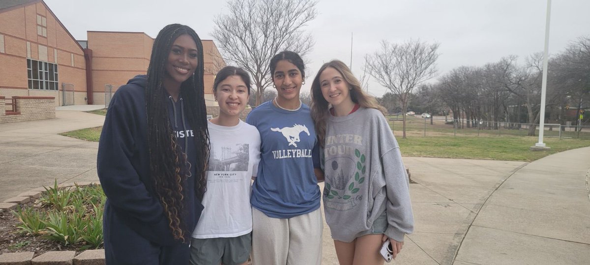 VBGrapevine's tweet photo. Another awesome high-five Friday in the books! Thank you @GESStars @DES_Landrum @GHESGators for allowing us to spread a little joy this morning! @GCISD_Athletics @GCISD #mustangsgiveback https://t.co/8npjqP4Asq