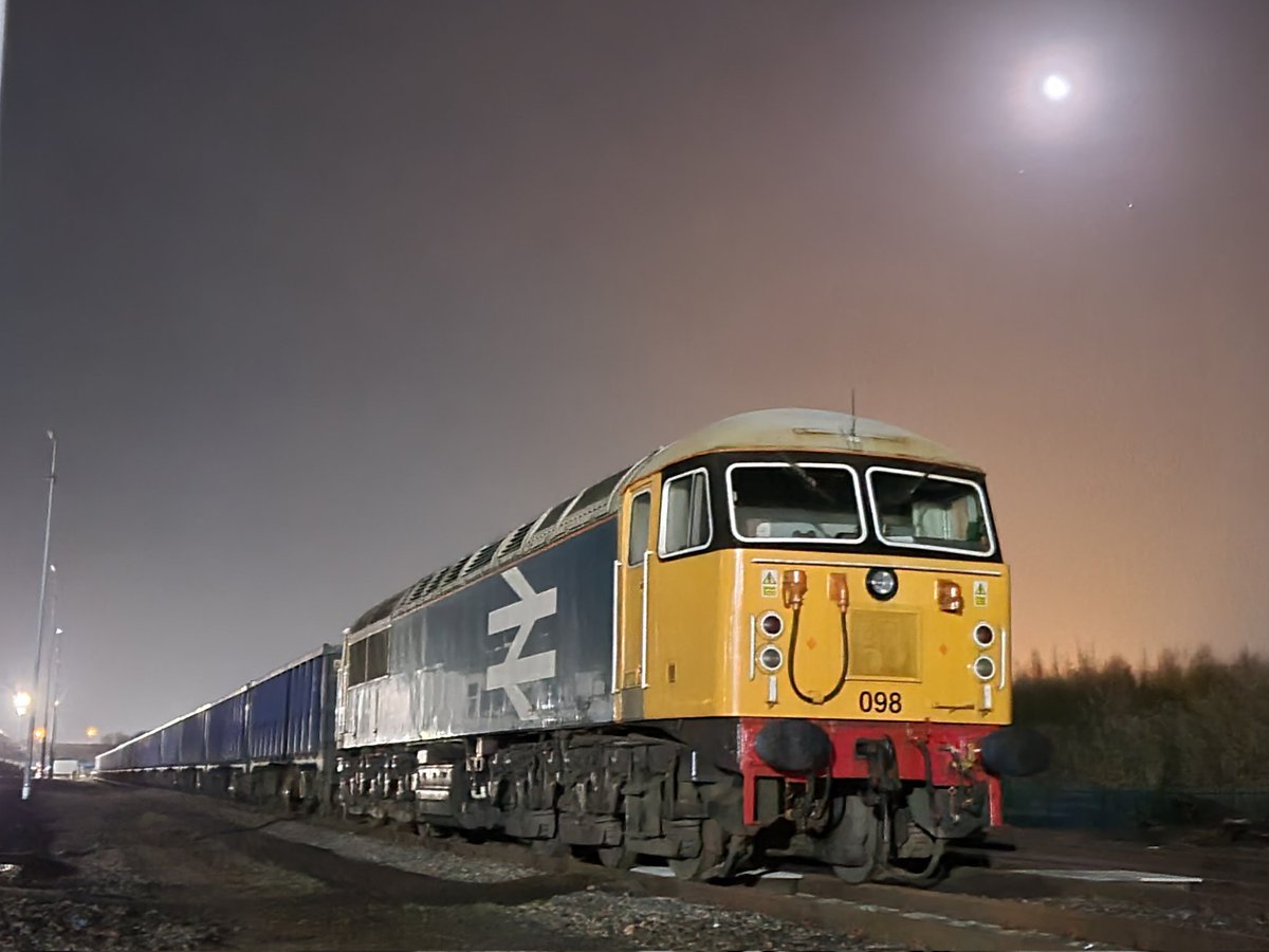 098 in Chaddesden Sidings 01-02-2024