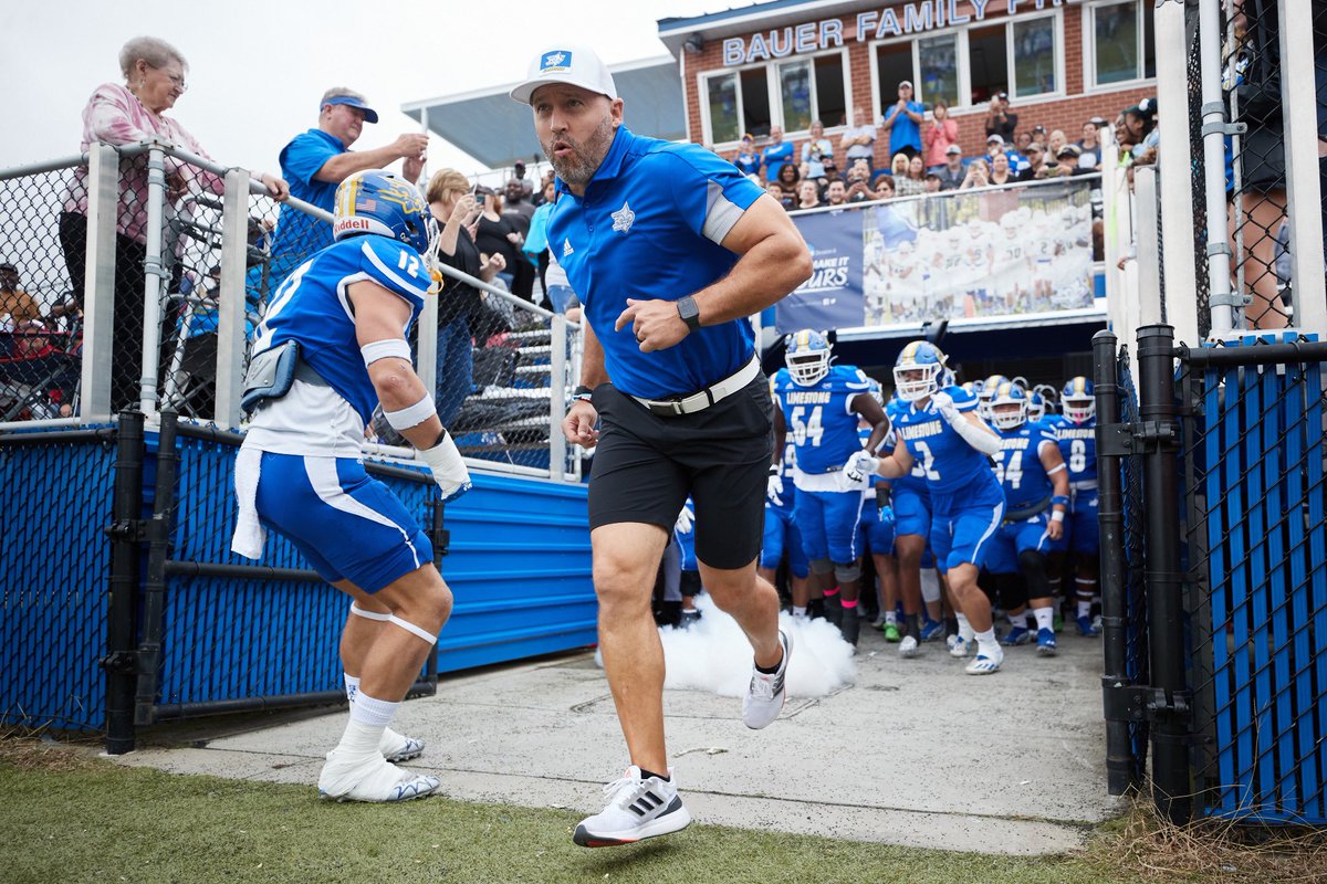 #AGTG Blessed to receive an offer from @LimestoneFB . #LEVELUP ⚜️ @coachbendig @coachfurrey @CoachRenner84 @CoachKReilly