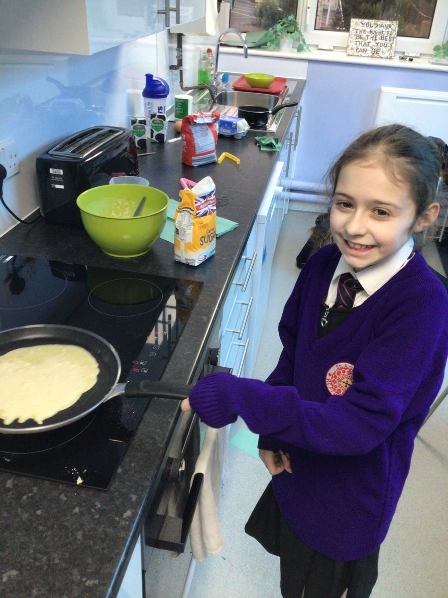 French club had lots of fun making (and eating!) crepes! 

#french #frenchcultureclub #crepes #frenchcrepes #primaryfrench