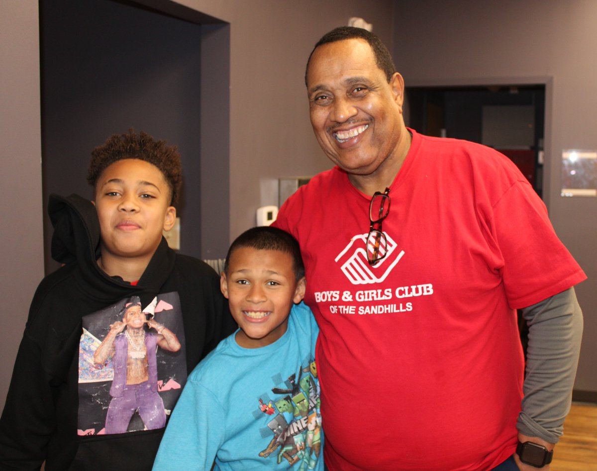 After power hour and a healthy meal, it's all smiles and having fun with your second family. Happy Red Day FRIDAY!
#friday #secondfamily💙 #greatfuturesstarthere💙