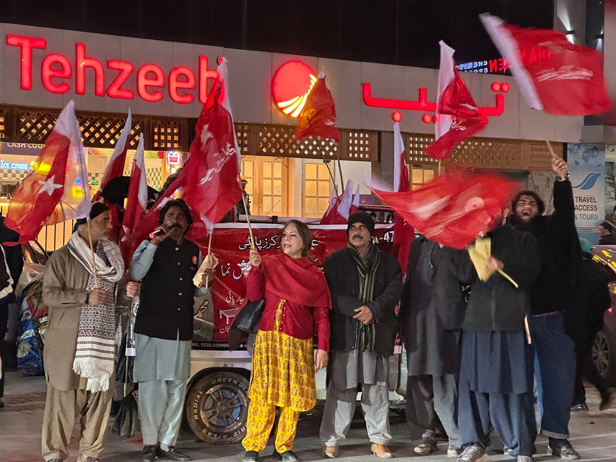 AWPIsbRwp's tweet photo. AWP election team canvassed voters for our candidate Iqbal Jahan in I-8 Markaz, Islamabad.
Party members also put-up election banners and raised slogans in support of rights of working class.

#VoteAWP
#VoteCharpai
#NA47
#MutabadilMumkinhai
#Elections2024 https://t.co/Lp1b12YelB