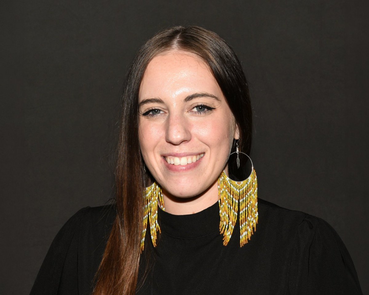 Titulaires d’une BISS des IRSC de 2023 : Soutenue par la <a href="/FNHSSM/">First Nations Health & Social Secretariat of MB</a>, la Dre <a href="/TaylorMorriseau/">Taylor Morriseau, PhD</a> de l’<a href="/UofT/">University of Toronto</a> appuie les initiatives de souveraineté des Premières Nations sur les données de santé et les échantillons biologiques (gouvernance et rapatriement, etc.).

cihr-irsc.gc.ca/f/53687.html?f…