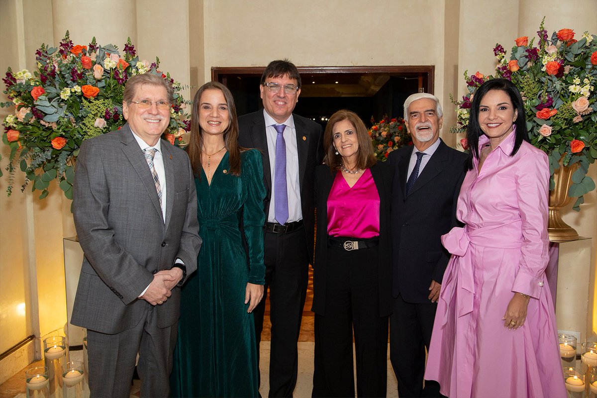 SCPNacional's tweet photo. 🌟El Dr. Mauricio Guerrero asumió su segundo periodo como presidente de @SocPediatria🎉 Su compromiso refleja la dedicación hacia el bienestar de los niños y el avance continuo en la atención pediátrica. 👶🏥 
¡Felicidades y éxito en este nuevo capítulo! 🚀https://t.co/JA2ckMtWgg https://t.co/0Oeim4n9SE