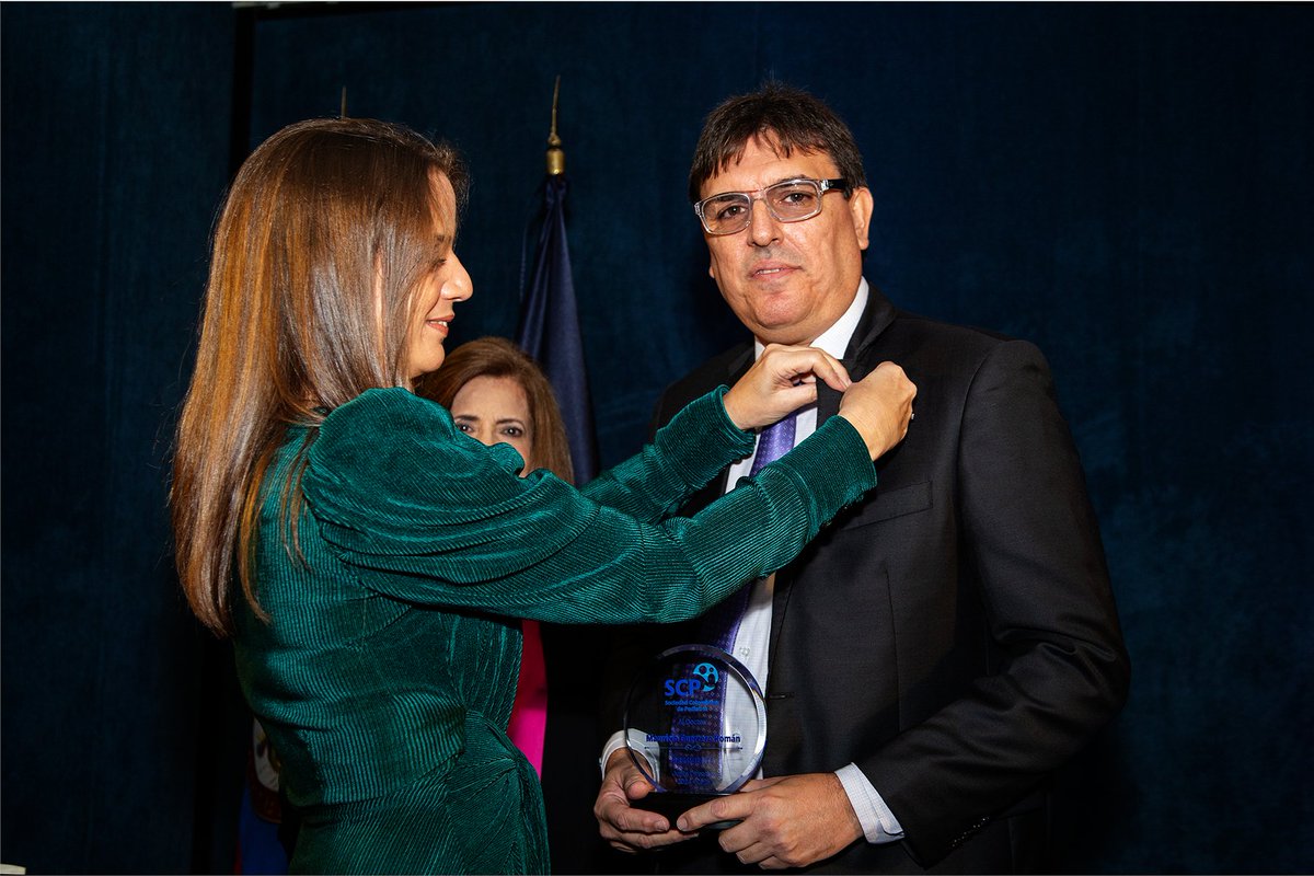 SCPNacional's tweet photo. 🌟El Dr. Mauricio Guerrero asumió su segundo periodo como presidente de @SocPediatria🎉 Su compromiso refleja la dedicación hacia el bienestar de los niños y el avance continuo en la atención pediátrica. 👶🏥 
¡Felicidades y éxito en este nuevo capítulo! 🚀https://t.co/JA2ckMtWgg https://t.co/0Oeim4n9SE