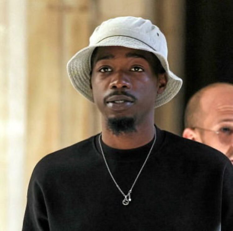 GuineeBuzz's tweet photo. 🔴🇬🇳#MHD @MHDOfficiel est sorti de prison (Rémi en liberté ) selon son avocat ✅ https://t.co/hQsF2X9dwE
