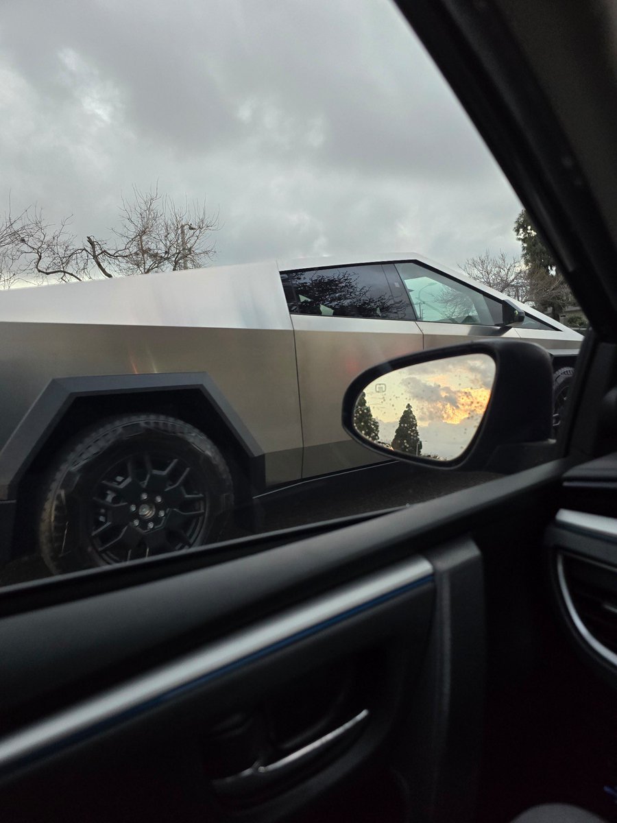 denisemm22's tweet photo. Seeing more and more cybertrucks on the streets and honestly, they are just…bizarre. Lol https://t.co/ETXIQV6O1w