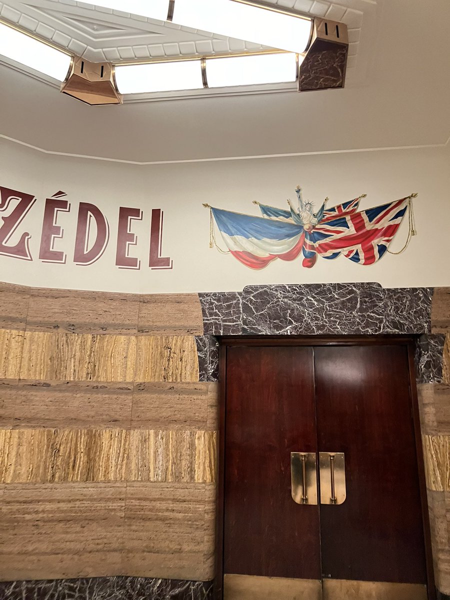 Maula_golove's tweet photo. ロンドンのzedel でデイト
#kerota 
#zedel
#London
#ファンタビ https://t.co/xpZSqB9ATQ