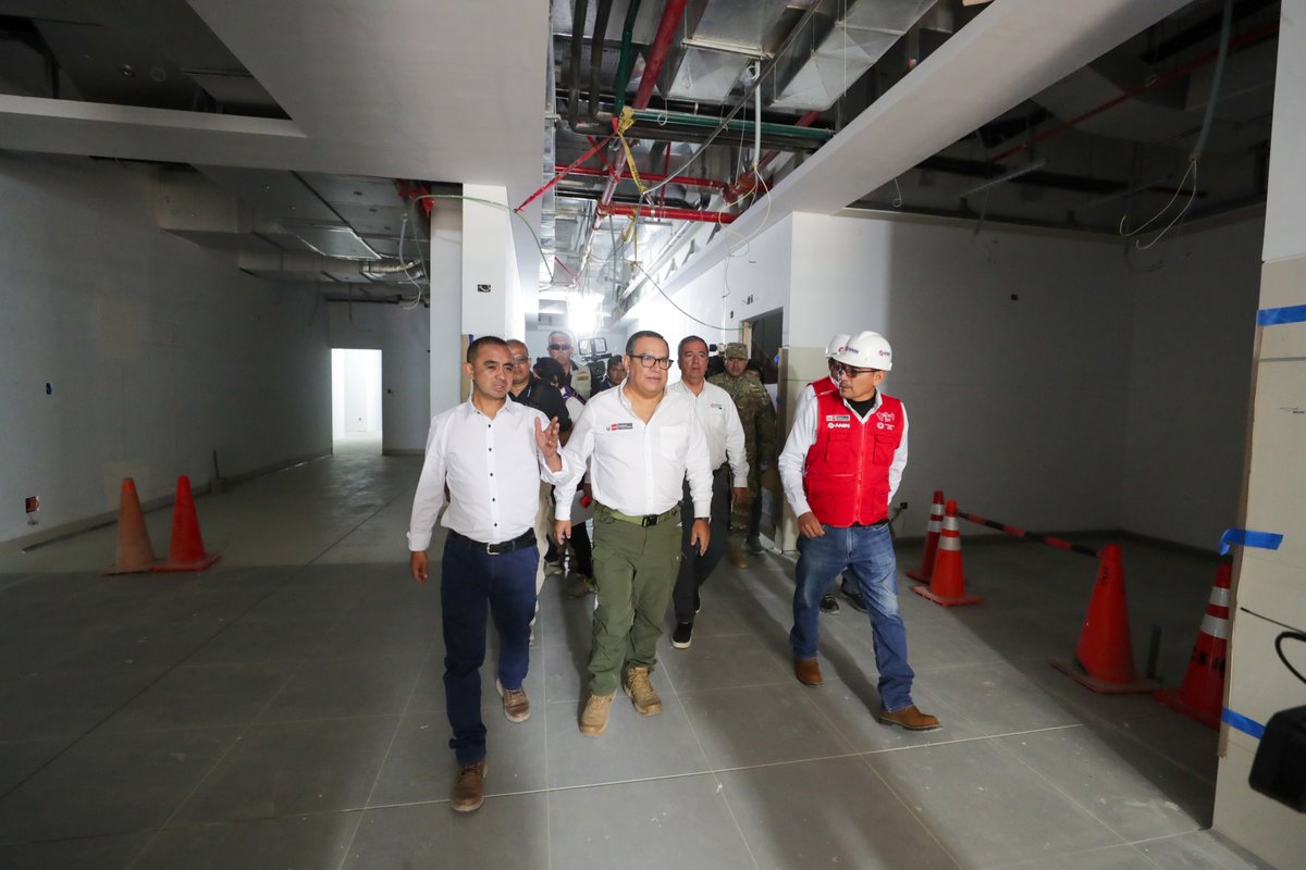 aninperu's tweet photo. 📍En #Áncash, el premier Alberto Otárola recorrió la obra del Hospital de Apoyo ll-1 de #Recuay, que se encuentra a un 68 % de avance y que beneficiará a más de 60 mil habitantes de esta provincia y zonas aledañas con una moderna infraestructura y servicios de calidad🏥. https://t.co/SaXd30vPLJ