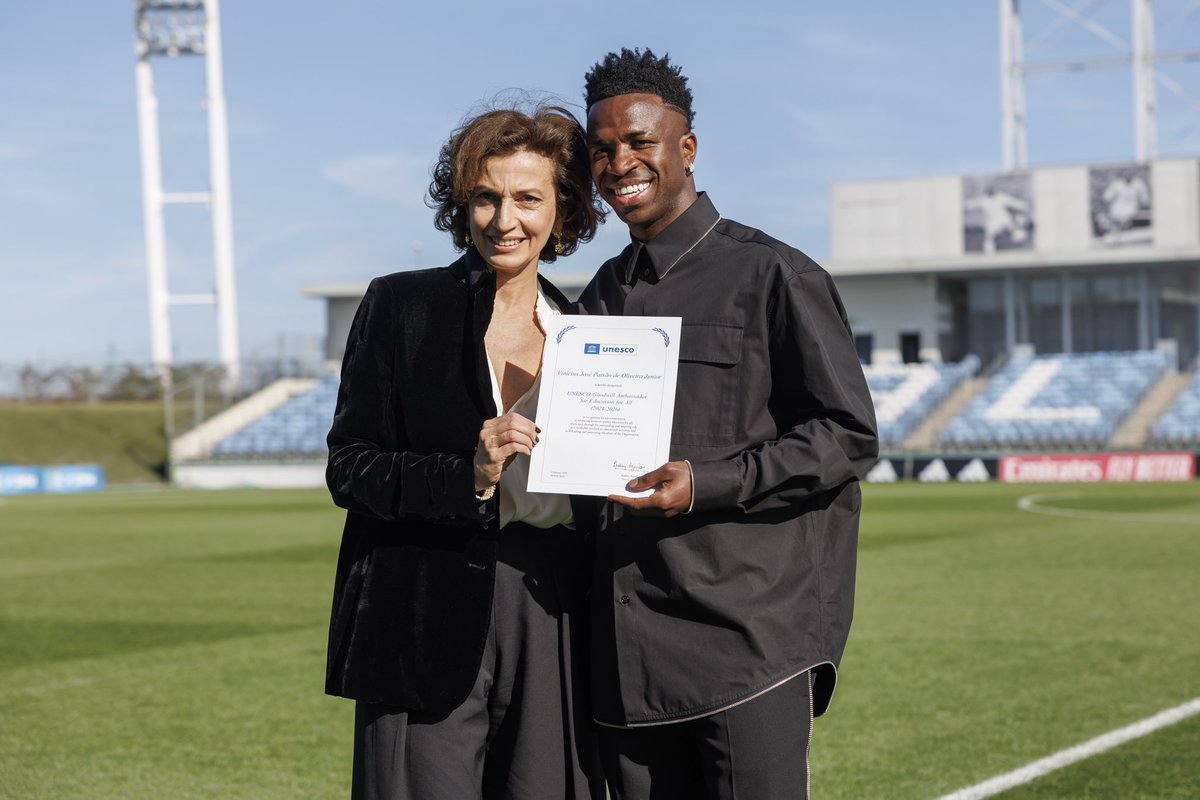 vinijr's tweet photo. Being appointed UNESCO Goodwill Ambassador at just 23 years old is more than an honour, it's an achievement and a duty which I'll carry with me for the rest of my life. Of course, I want to be recognized as a great player, but also as a citizen who tried to make a difference. I’ve been fighting for education since I was 19 years old, and my Institute is gradually developing in Brazil. Thanks to the support of UNESCO, we're now going to have a positive impact on the whole world.

Receber esse convite para ser embaixador da Unesco aos 23 anos é mais do que uma honra, é uma vitória e um dever que carregarei para a vida. Claro que quero ser lembrado como um grande jogador, mas também como um cidadão que se esforçou para fazer algo diferente. A minha luta é pela educação. Meu Instituto cresce mês a mês no Brasil e, com a potência que é a Unesco, vamos impactar o mundo.
