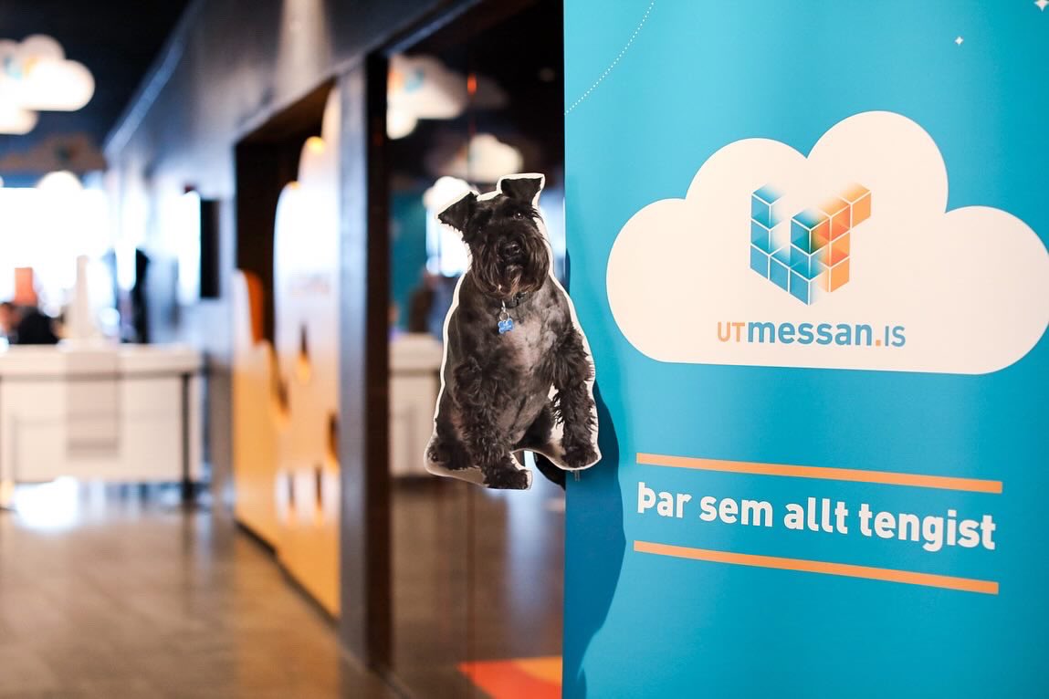 OvercastIO's tweet photo. Tobbi skoðaði sig um á UT messunni 🐕 https://t.co/vXcPDeZBKJ
