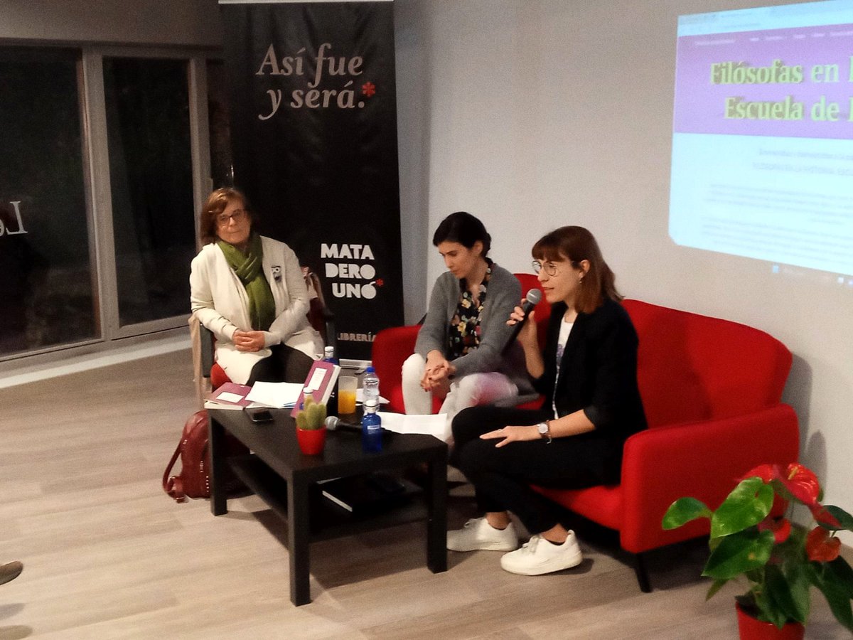 mataderounolib's tweet photo. Ahora mismo en nuestro Espacio Matadero: 'Filósofas en la historia'. 💜

#filósofasenlahistoria #filósofas #feminismo #mataderouno #oviedo #uviéu #oviedoescultura https://t.co/Z3fEPxNEwb