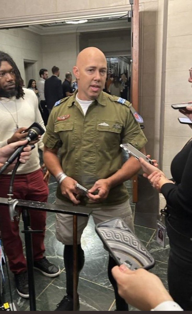 Many people on the right want to expel Ilhan Omar for putting Somali before America 

Putting America first should be a must of all politicians so let's also expel and deport Brian Mast 

This is a great moment to bring the left and right together and put America first