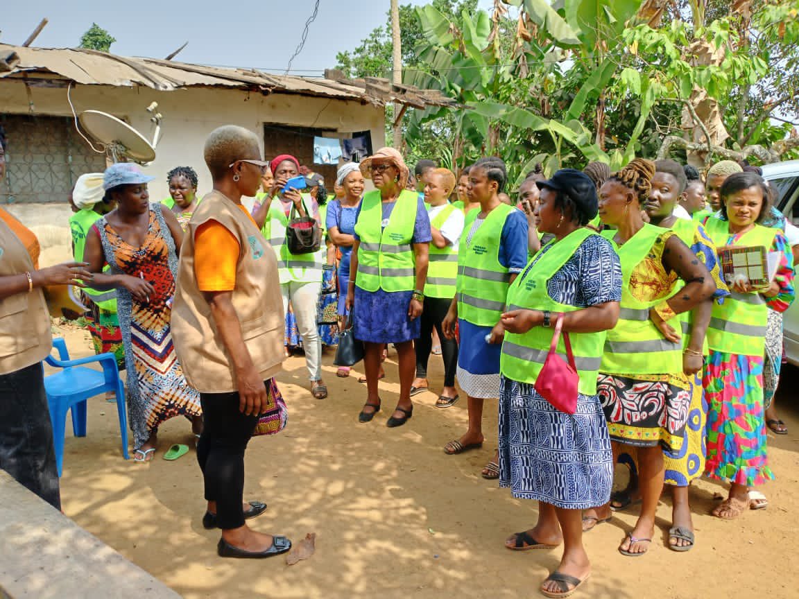 Snwot4's tweet image. In #Kosala, #Kumba of the Meme division of the South West we tested the Community Cleanup 4 Peace model under the leadership &amp;amp; coordination of the Meme division Lead organisation @SolidarityHeal1. Community members including Persons Living with Disabilities (PWDs) were involved.