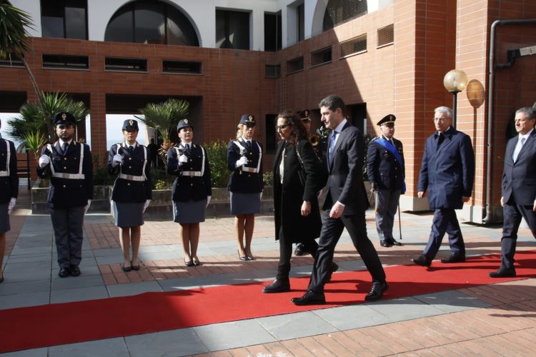 questuracz's tweet photo. Catanzaro: il ricordo del Sovrintendente Capo della Polizia di Stato Benito Scarfone nella cerimonia di dedica della sede della segreteria provinciale del sindacato di Polizia FSP. https://t.co/zFU9clYkDL
articolo e foto sul sito della Questura di Catanzaro https://t.co/9zcIbIYVoW