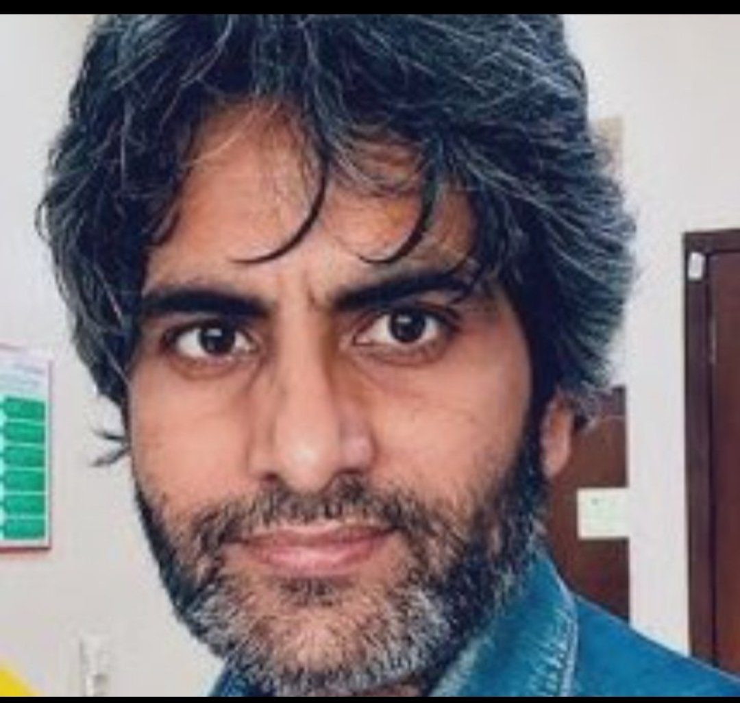 सौ करोड़ की फिरौती मांगने वाले सरकारी

दलाल सुधीर चौधरी(दल्ला)के मुंह पर

लाईक - 1 जूता

रिपोस्ट - 10 जूते

कमेंट - 20 जूते

हो जाओ शुरू मित्रों #ArrestSudhirChaudhry