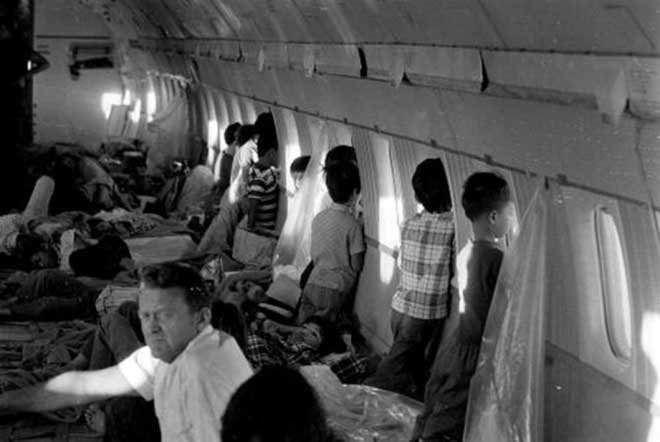 Binlerce yetim ve öksüz, ABD'nin Vietnam'daki diğer acımasızlıklarının yanında en hafifi.

Kullanılan kimyasal silahlar, halen bedensel ve zihinsel engelli doğan binlerce bebek, kaybolan on binlerce sivil ve daha birçok insanlık suçu işlendi burada.

İnsanlık suçları zirve yaptı.