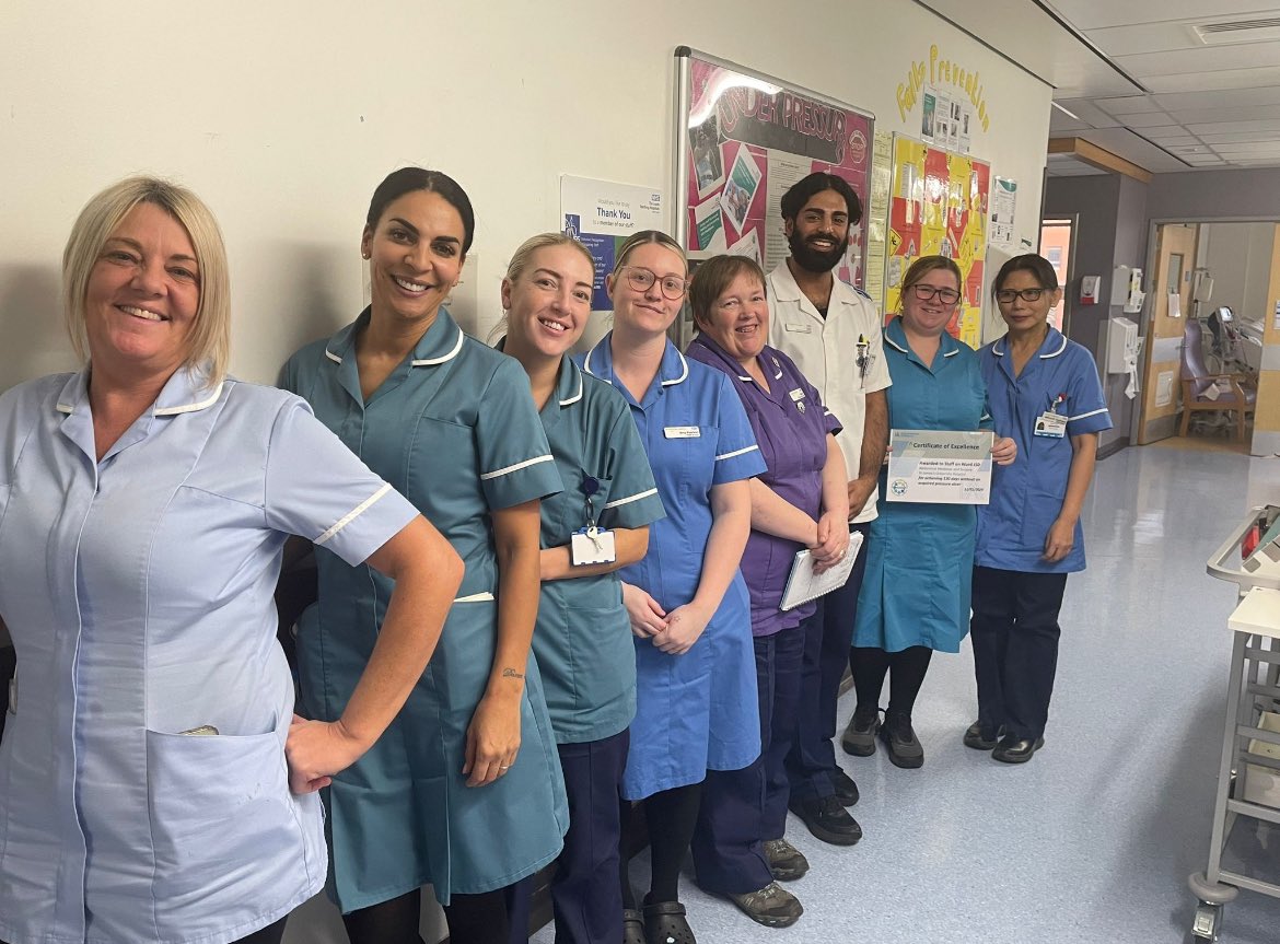 Well done to J50 for smashing it and having a run of more than 130 days since their last Hospital Acquired Pressure Ulcer with a silver award !! 🛑🥈#HarmFreeCare @LTHTCorpNurse @donnaainsley @lisa_hill10