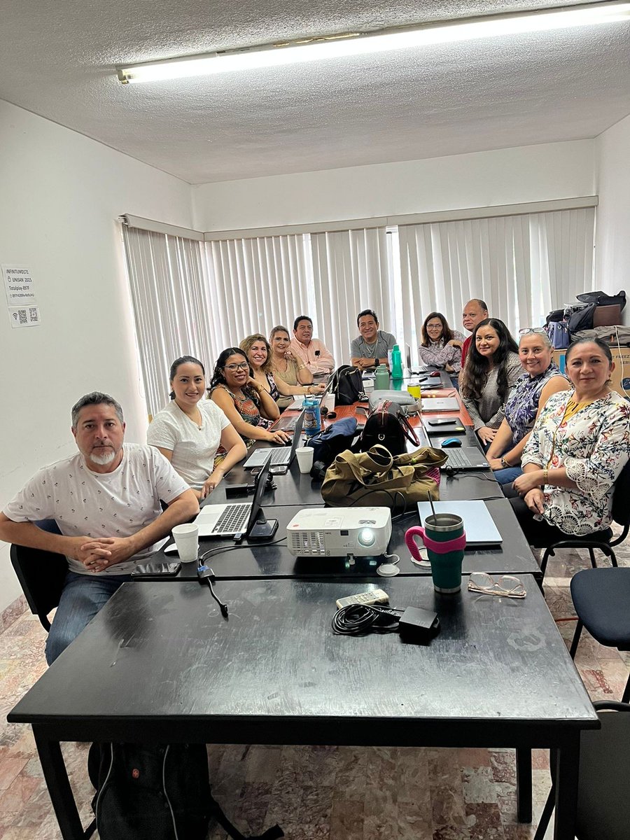 UniSanYuc's tweet photo. 👏 ¡Felicitaciones al Grupo de estudiantes de doctorado "F" sede Mérida por completar su doctorado y presentar sus trabajos finales con éxito! 🎓🌟 Su dedicación y talento son verdaderamente inspiradores. 🚀 ¡Orgullo total! 🎉👨‍🎓👩‍🎓 #ProfesionalesUNISANT #TalentoUNISANT 🏆📚 https://t.co/D6Nvj1S4rV