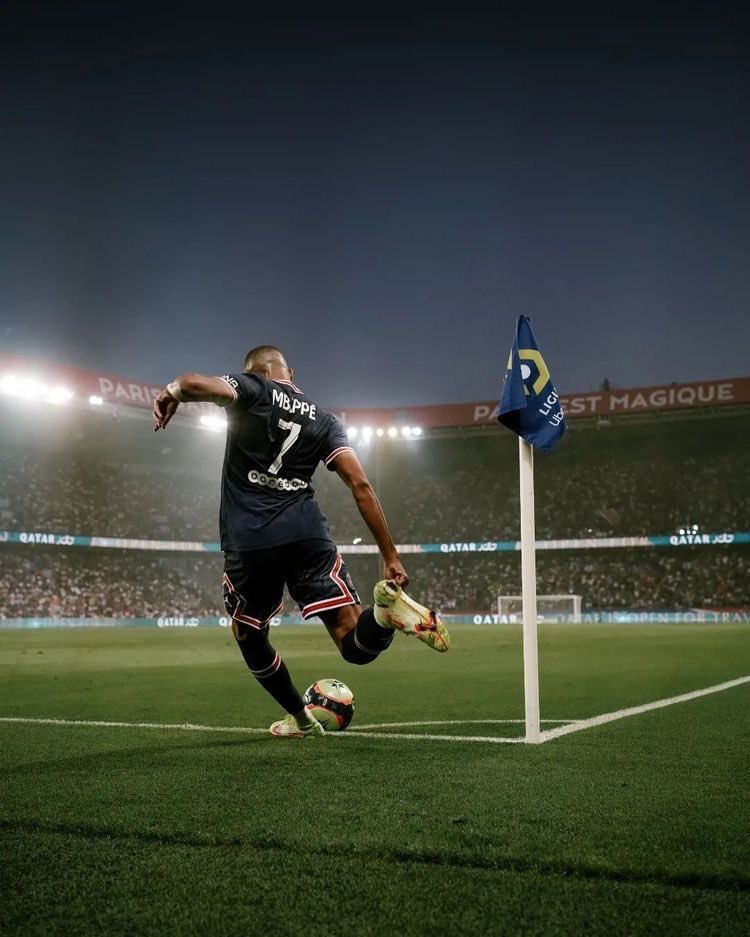 theMadridZone's tweet photo. 🚨 Real Madrid players are now optimistic and confident that Kylian Mbappé will be joining them this summer. @relevo #rmalive https://t.co/nFz8CMFYdg