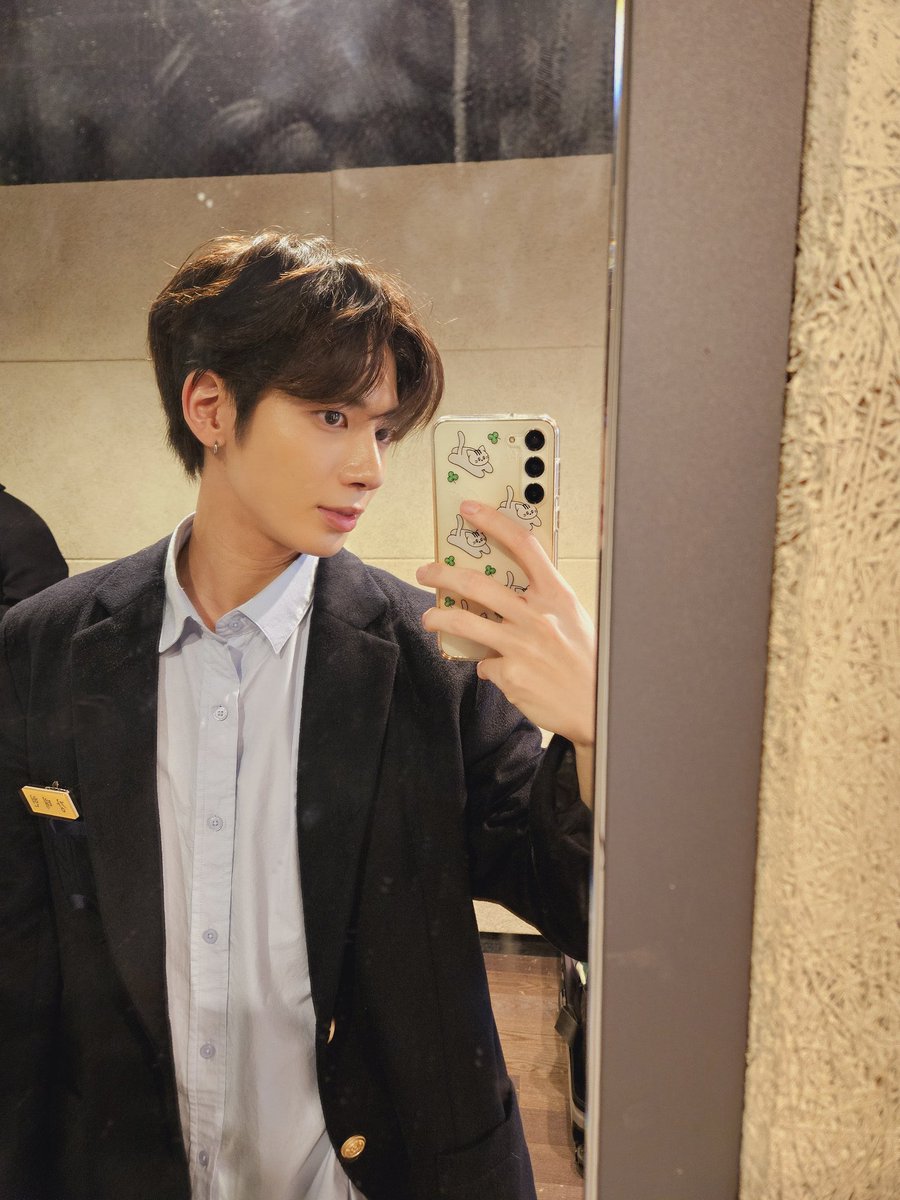 haaai :3 ( with the intention of being an annoying person in our society )