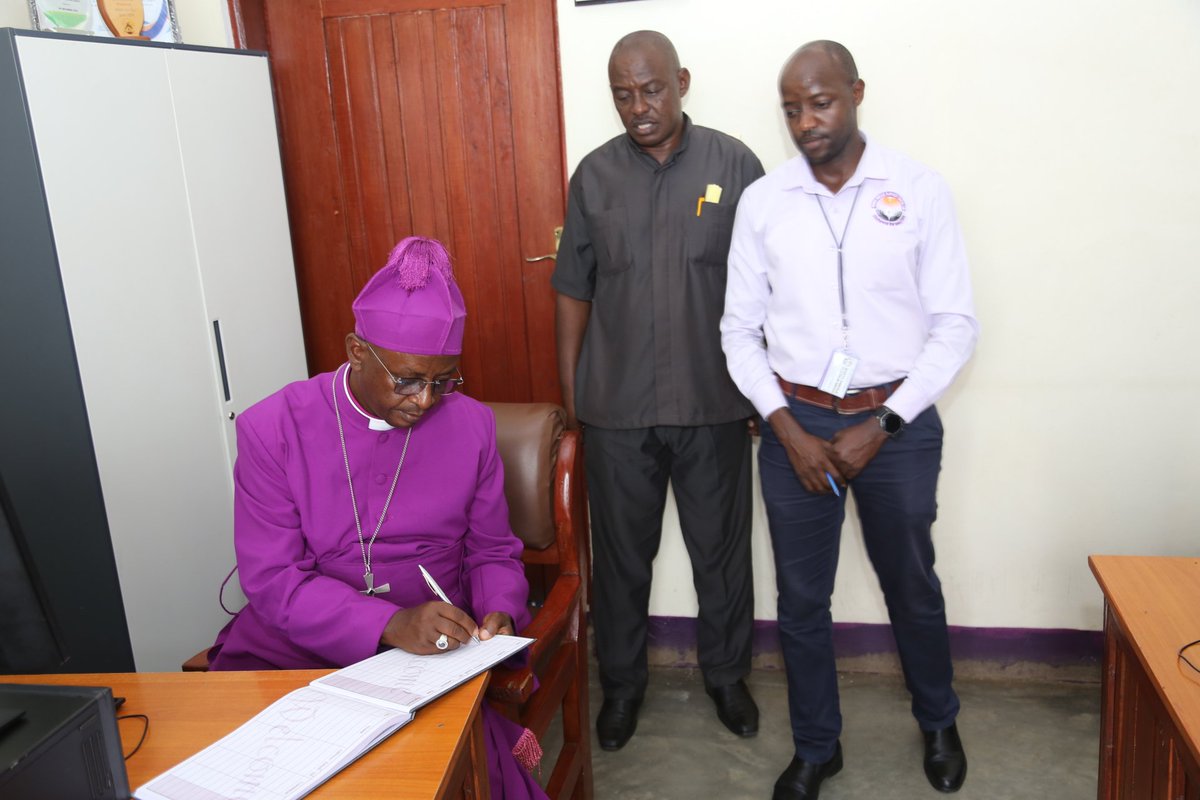 In 2017, my brother Bishop Stephen Namanya initiated the opening of North Ankole Platinum SACCO in Rushere town which I was delighted to visit today.
The SACCO has 3236 members, Shares of 559.6M, loan portfolio of 1.1Bn and has another branch in Kazo.
I am sincerely impressed!