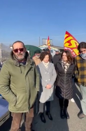 SashaColautti's tweet photo. 108 Giorni di occupazione della loro fabbrica, per respingere con forza l' inaccettabile decisione della #ProSus di #Cremona di metterli in strada attraverso la svendita ed il fallimento.
Serve subito intervento istituzionale, di presa in carico di questa crisi.
#schiavimai https://t.co/FThGRps88i