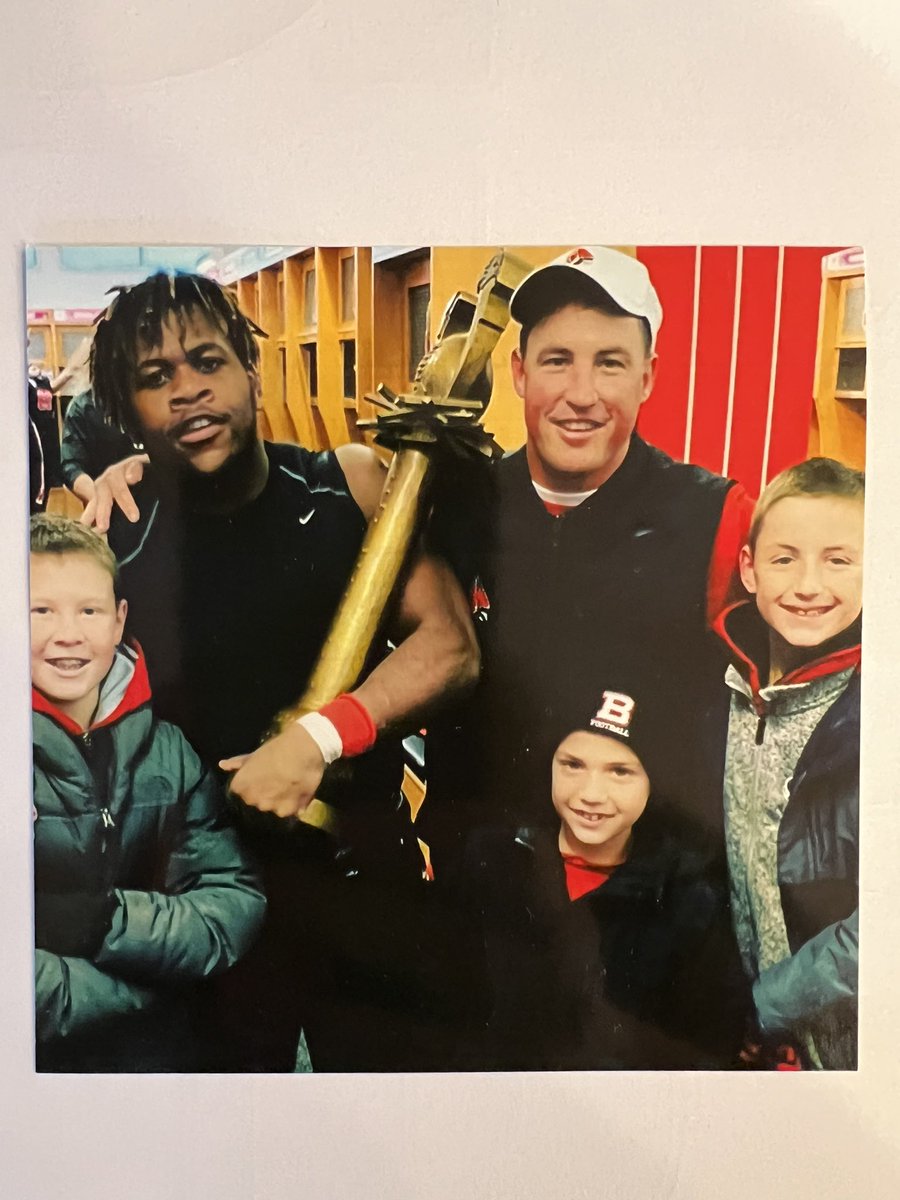 Kelly Lynch Manor tweet media