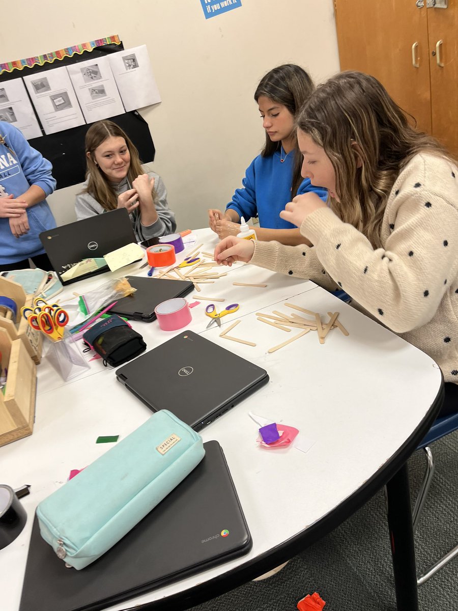 JessMatousek's tweet photo. 8th graders using their Friday exploration time to try some of our makerspace challenge stations. @HarmonPrincipal @APHarmonMS https://t.co/wvTYBakmKz