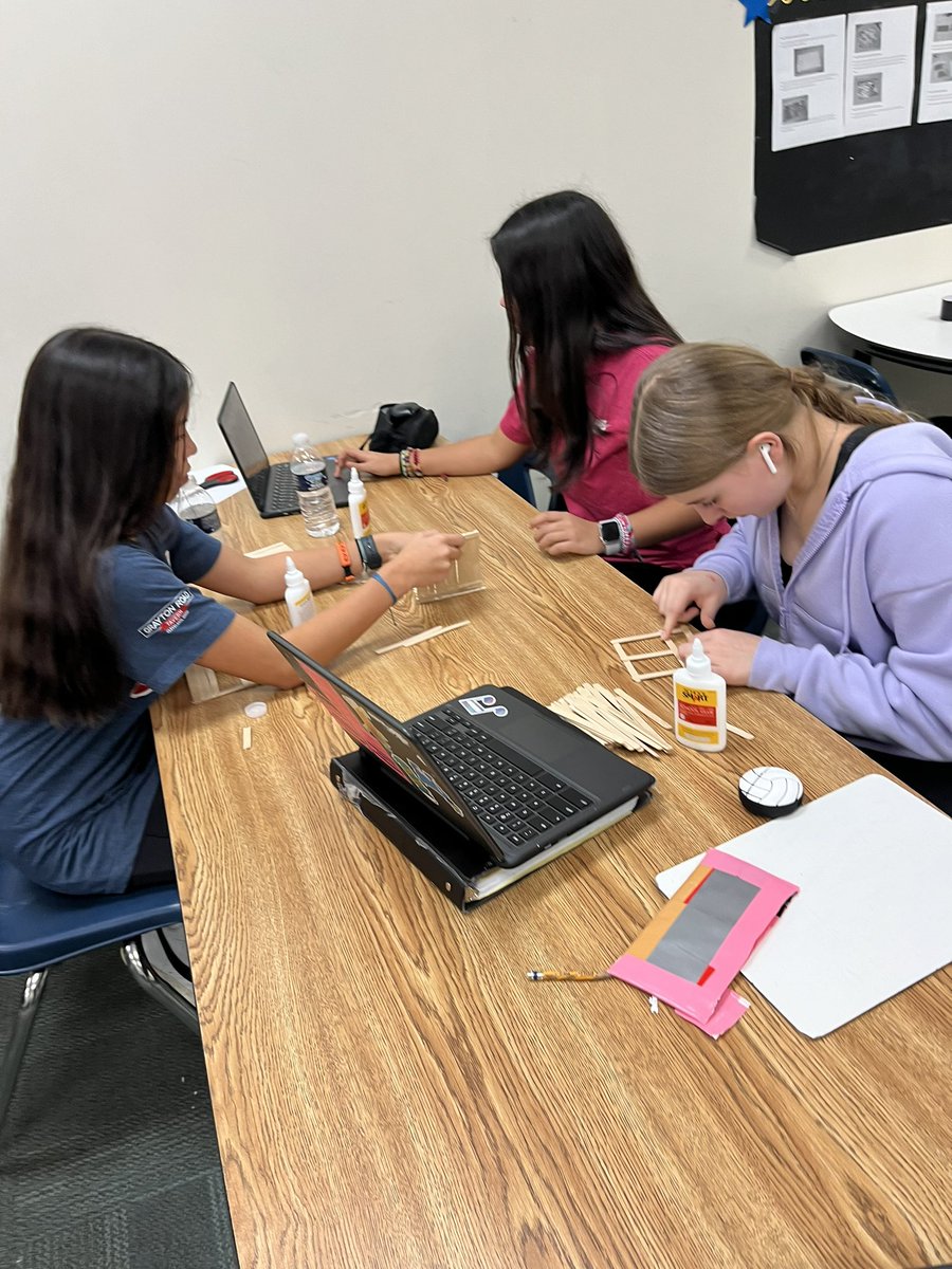 JessMatousek's tweet photo. 8th graders using their Friday exploration time to try some of our makerspace challenge stations. @HarmonPrincipal @APHarmonMS https://t.co/wvTYBakmKz