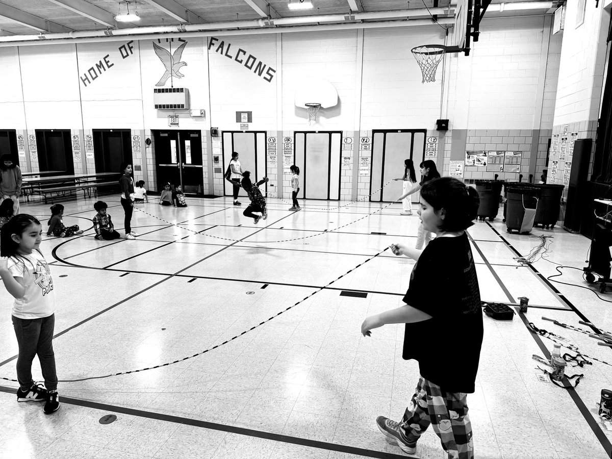 b_physical's tweet image. PE week in review… This week our intermediate classes began being tested on short rope skills testing will finish early next week.  Our primary classes have been working on turning and jumping in long ropes.  Thanks to our 5th graders for helping our kindergarten jumpers.