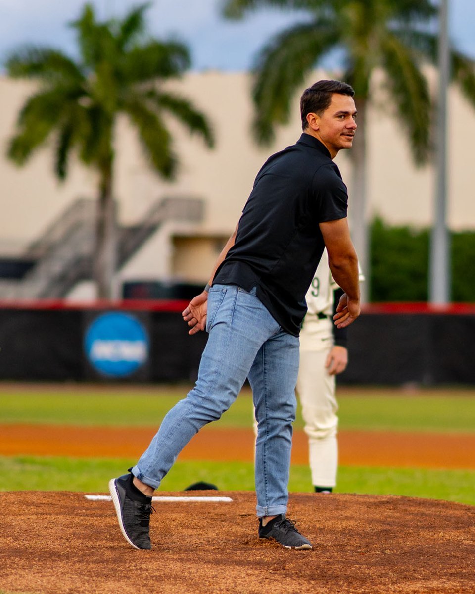 GoBarryBucs's tweet photo. Prior to yesterday's season-opener, @BarryUBaseball welcomed @BarryAlumni @willieescala22 to throw the first pitch. Be on the lookout for more ceremonial first pitches all season 
#GoBarryBucs https://t.co/sdcsajh1Il