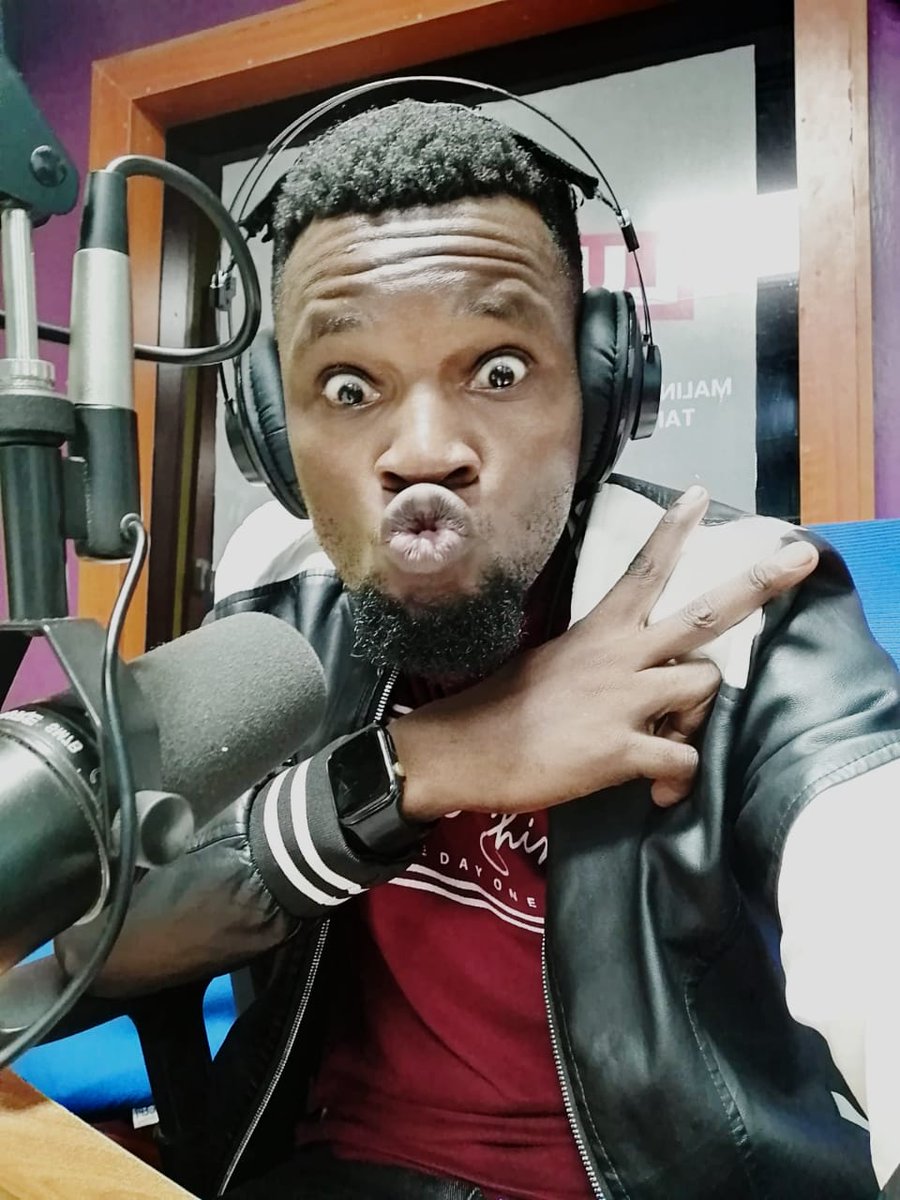 _lulufmradio's tweet photo. #TeensConnect
Gooooooooood Morning 😊,
Unaload Teen's Connect Bus ukiwa wapi? And are you happy it's a weekend 🤠
@McKingori a.k.a Mr Abujubuju https://t.co/C7trk1GBA5