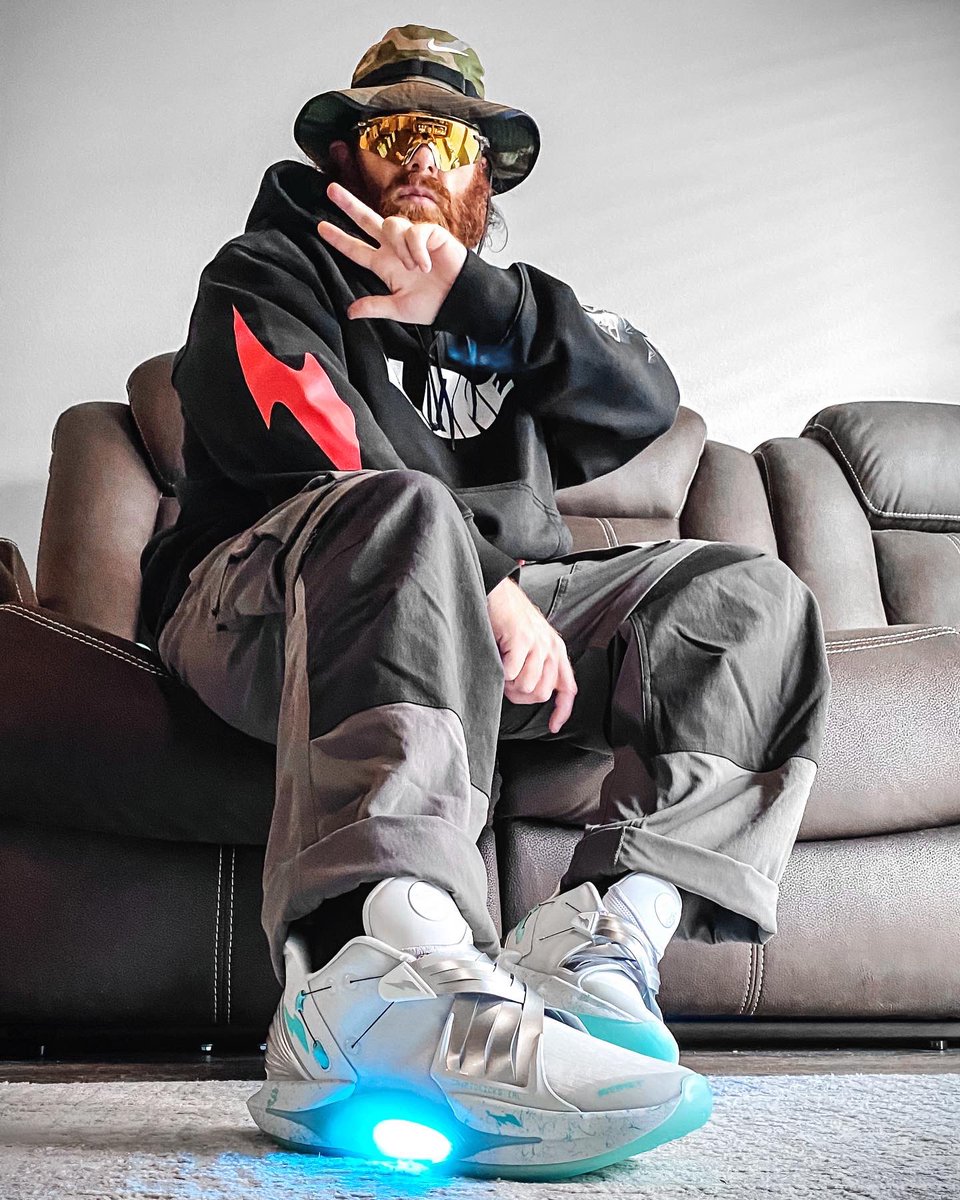 johnnyx_btc's tweet photo. WHAT @RTFKT #cryptokick IRL fit do you prefer!? Let me know 🫡 https://t.co/N4t07R52IW