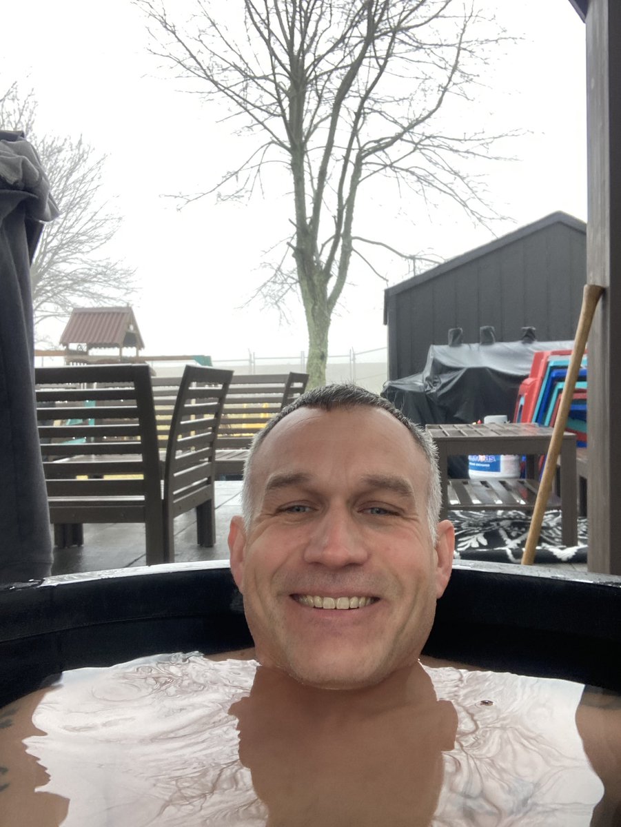 jaredjogs's tweet image. Took the day off this morning to jump in a podcast talking about breathwork. But once that was wrapped up I got in as fitness and recovery as I could. Speed work, coldplunge, strength, sauna. Happy Friday! #runchat #HealthyChoices