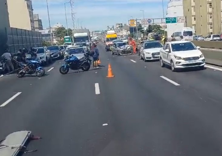 rominawinner's tweet image. Colisión múltiple en Parque Chacabuco  👇 

#Demoras  Au. 25 de Mayo mano a Liniers- Ezeiza altura Viel por choque.

Baja el helicóptero de @sameaereo