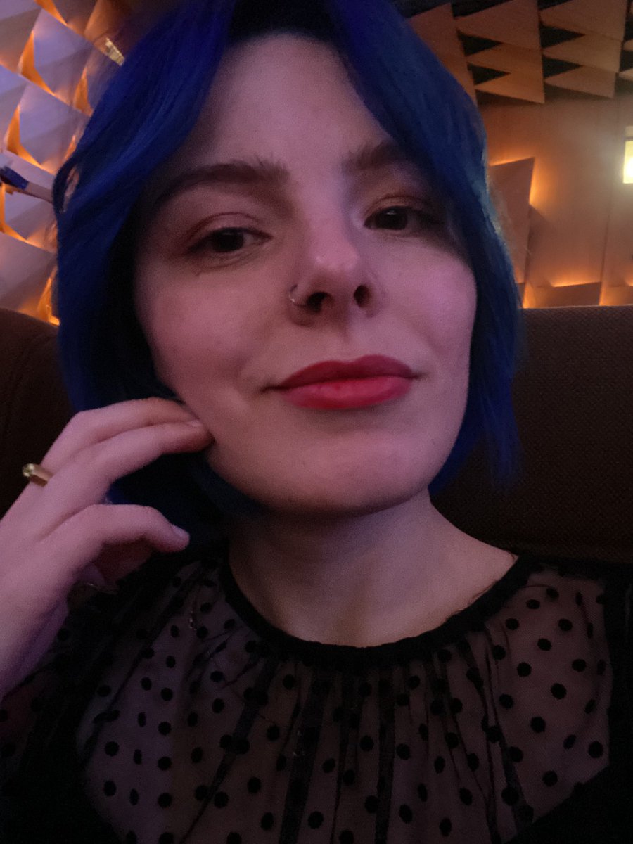 Jstforfunfunfun's tweet photo. Выпустилась 💙 https://t.co/p6k0TgkBcz